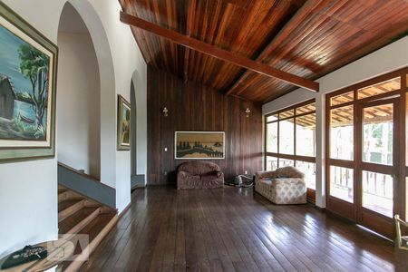 Sala de casa à venda com 4 quartos, 480m² em São Luiz, Belo Horizonte