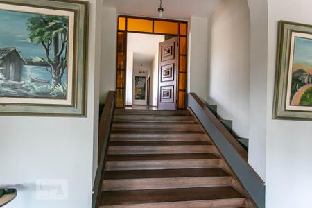 Casa à venda com 480m², 4 quartos e 12 vagasEscada