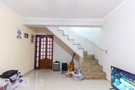 Casa para alugar com 240m², 3 quartos e 2 vagas Casa para alugar com 240m², 3 quartos e 2 vagasSala