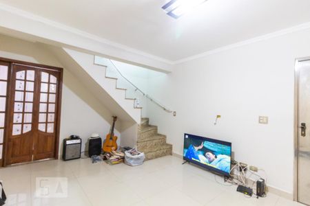 Casa para alugar com 240m², 3 quartos e 2 vagas Casa para alugar com 240m², 3 quartos e 2 vagasSala