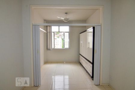 Sala / Quarto de kitnet/studio para alugar com 1 quarto, 25m² em Flamengo, Rio de Janeiro