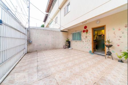 Casa à venda com 99m², 2 quartos e 2 vagasGaragem e quintal