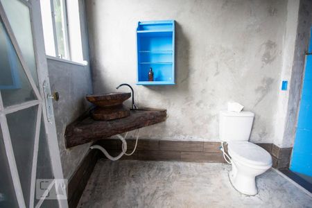 Casa para alugar com 80m², 1 quarto e 3 vagasBanheiro
