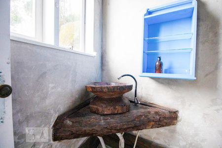 Casa para alugar com 80m², 1 quarto e 3 vagasBanheiro