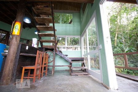 Sala e cozinha de casa para alugar com 1 quarto, 80m² em Rio Tavares, Florianópolis
