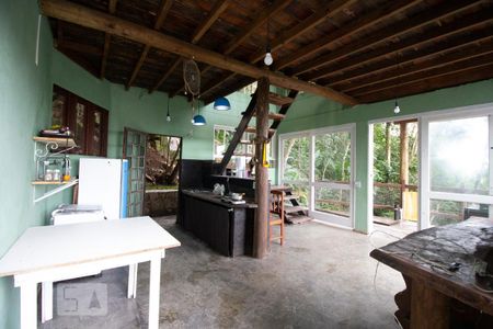 Sala e cozinha de casa para alugar com 1 quarto, 80m² em Rio Tavares, Florianópolis