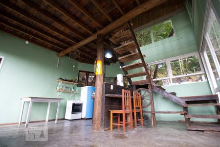 Sala e cozinha de casa para alugar com 1 quarto, 80m² em Rio Tavares, Florianópolis