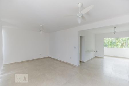 Casa para alugar com 300m², 6 quartos e 3 vagasSala