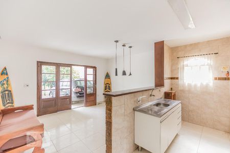 Sala de casa à venda com 6 quartos, 300m² em Badu, Niterói