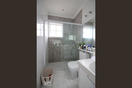 Casa de condomínio à venda com 175m², 4 quartos e 4 vagasBanheiro da Suíte 2