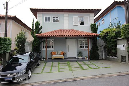 Casa de condomínio à venda com 175m², 4 quartos e 4 vagasFachada da Casa