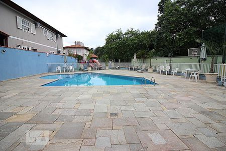 Casa de condomínio à venda com 175m², 4 quartos e 4 vagasÁrea comum - Piscina