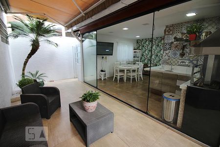 Casa de condomínio à venda com 175m², 4 quartos e 4 vagasQuintal