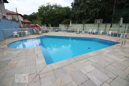 Casa de condomínio à venda com 175m², 4 quartos e 4 vagasÁrea comum - Piscina