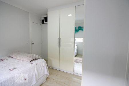 Casa de condomínio à venda com 175m², 4 quartos e 4 vagasQuarto 2 - Suíte
