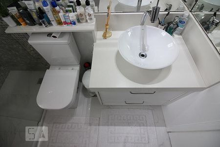 Casa de condomínio à venda com 175m², 4 quartos e 4 vagasDetalhes do Banheiro da Suíte 2