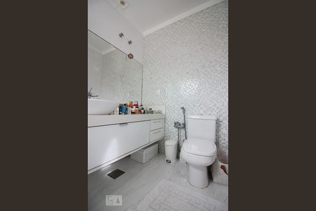 Casa de condomínio à venda com 175m², 4 quartos e 4 vagasBanheiro da Suíte 1