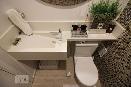 Casa de condomínio à venda com 175m², 4 quartos e 4 vagasLavabo