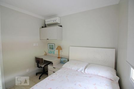 Casa de condomínio à venda com 175m², 4 quartos e 4 vagasQuarto 3 - Suíte