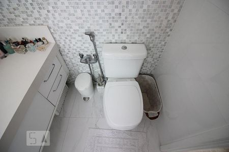 Casa de condomínio à venda com 175m², 4 quartos e 4 vagasDetalhes do Banheiro da Suíte 1