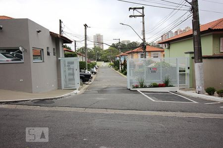Casa de condomínio à venda com 175m², 4 quartos e 4 vagasFachada e portaria