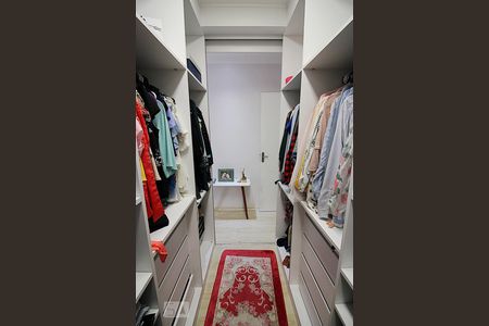Casa de condomínio à venda com 175m², 4 quartos e 4 vagasCloset da suíte 1
