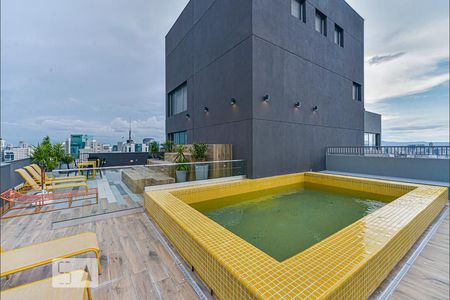 Studio para alugar com 24m², 1 quarto e sem vaga Studio para alugar com 24m², 1 quarto e sem vagaÁrea comum - Piscina