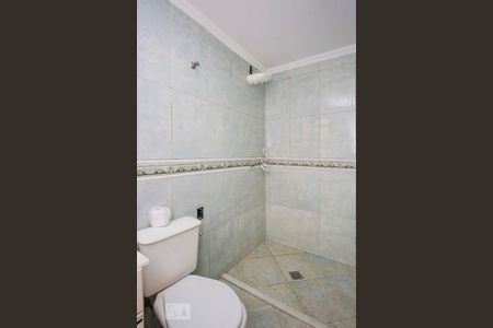 Banheiro de apartamento à venda com 1 quarto, 44m² em Vila Jardim, Porto Alegre