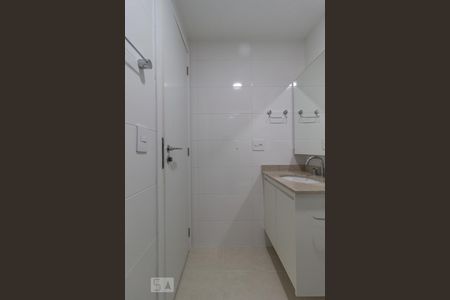 Banheiro de kitnet/studio para alugar com 1 quarto, 38m² em Campo Belo, São Paulo