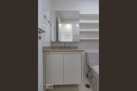 Banheiro de kitnet/studio para alugar com 1 quarto, 38m² em Campo Belo, São Paulo