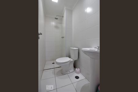 Banheiro da suíte de apartamento para alugar com 2 quartos, 46m² em Jardim Novo Taboão, São Paulo