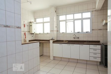 Apartamento para alugar com 143m², 3 quartos e 1 vagaCozinha e Área de Serviço