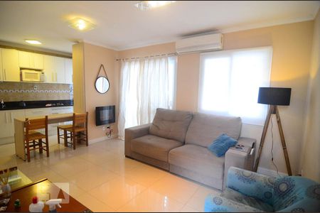 Sala de casa de condomínio à venda com 2 quartos, 64m² em Olaria, Canoas