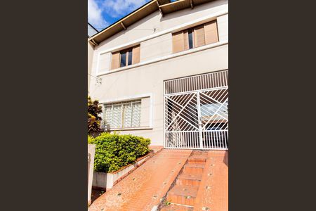 Casa para alugar com 185m², 3 quartos e 8 vagas Casa para alugar com 185m², 3 quartos e 8 vagasFachada