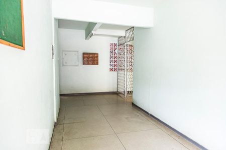 Apartamento à venda com 68m², 3 quartos e sem vaga Apartamento à venda com 68m², 3 quartos e sem vagaHall de Entrada