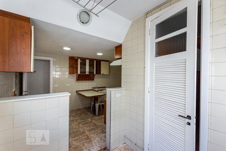 Apartamento à venda com 130m², 3 quartos e 2 vagas Apartamento à venda com 130m², 3 quartos e 2 vagasÁrea de Serviço