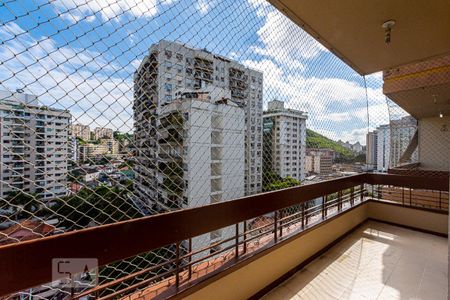 Apartamento à venda com 130m², 3 quartos e 2 vagas Apartamento à venda com 130m², 3 quartos e 2 vagasVaranda da Suite