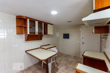 Apartamento à venda com 130m², 3 quartos e 2 vagas Apartamento à venda com 130m², 3 quartos e 2 vagasCozinha