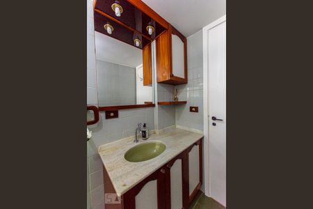 Apartamento à venda com 130m², 3 quartos e 2 vagas Apartamento à venda com 130m², 3 quartos e 2 vagasBanheiro da Suíte