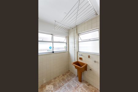Apartamento à venda com 130m², 3 quartos e 2 vagas Apartamento à venda com 130m², 3 quartos e 2 vagasÁrea de Serviço