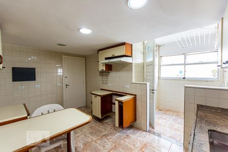 Apartamento à venda com 130m², 3 quartos e 2 vagas Apartamento à venda com 130m², 3 quartos e 2 vagasCozinha