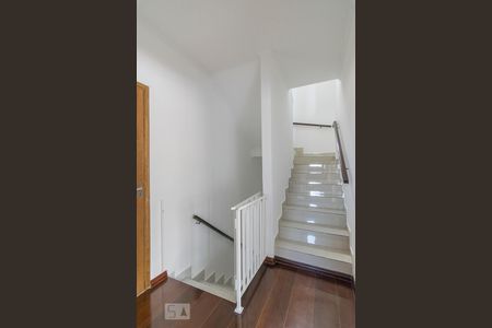 Escada de casa para alugar com 4 quartos, 255m² em Paraíso, Santo André