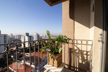 Sacada de apartamento para alugar com 3 quartos, 58m² em Vila Mangalot, São Paulo