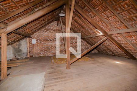 Casa à venda com 200m², 4 quartos e 2 vagasSotão