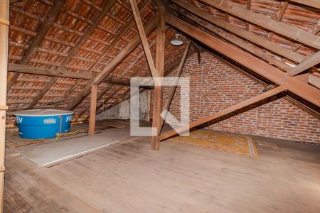 Casa à venda com 200m², 4 quartos e 2 vagasSotão