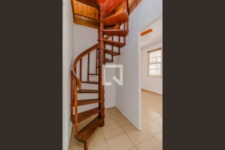 Casa à venda com 200m², 4 quartos e 2 vagasEscada