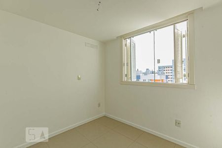 Quarto 2 de apartamento para alugar com 2 quartos, 60m² em Santana, Porto Alegre