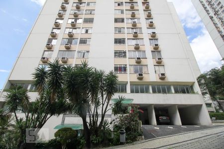 Apartamento para alugar com 80m², 3 quartos e 1 vagaFachada do bloco