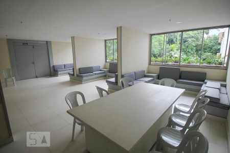 Apartamento para alugar com 80m², 3 quartos e 1 vaga Salão de festas