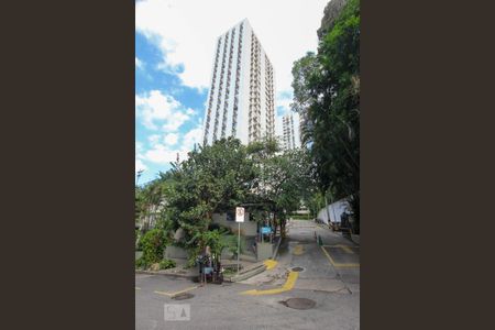 Fachada do Condomínio de apartamento para alugar com 3 quartos, 80m² em Laranjeiras, Rio de Janeiro